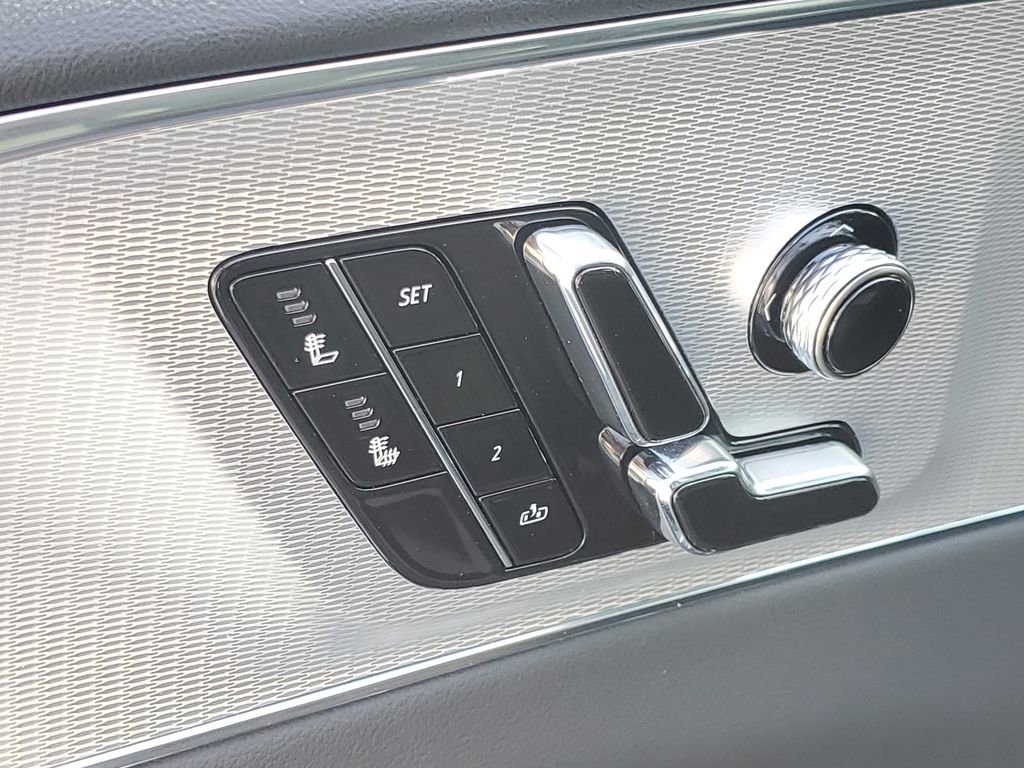 Used 2024 Cadillac Lyriq Tech image 19