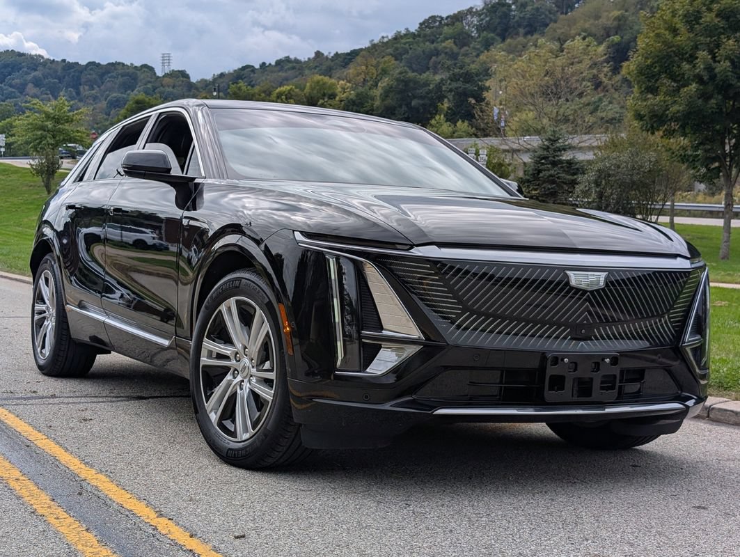 Used 2024 Cadillac Lyriq Tech w/ Driver Assist Package AWD/4WD image 23