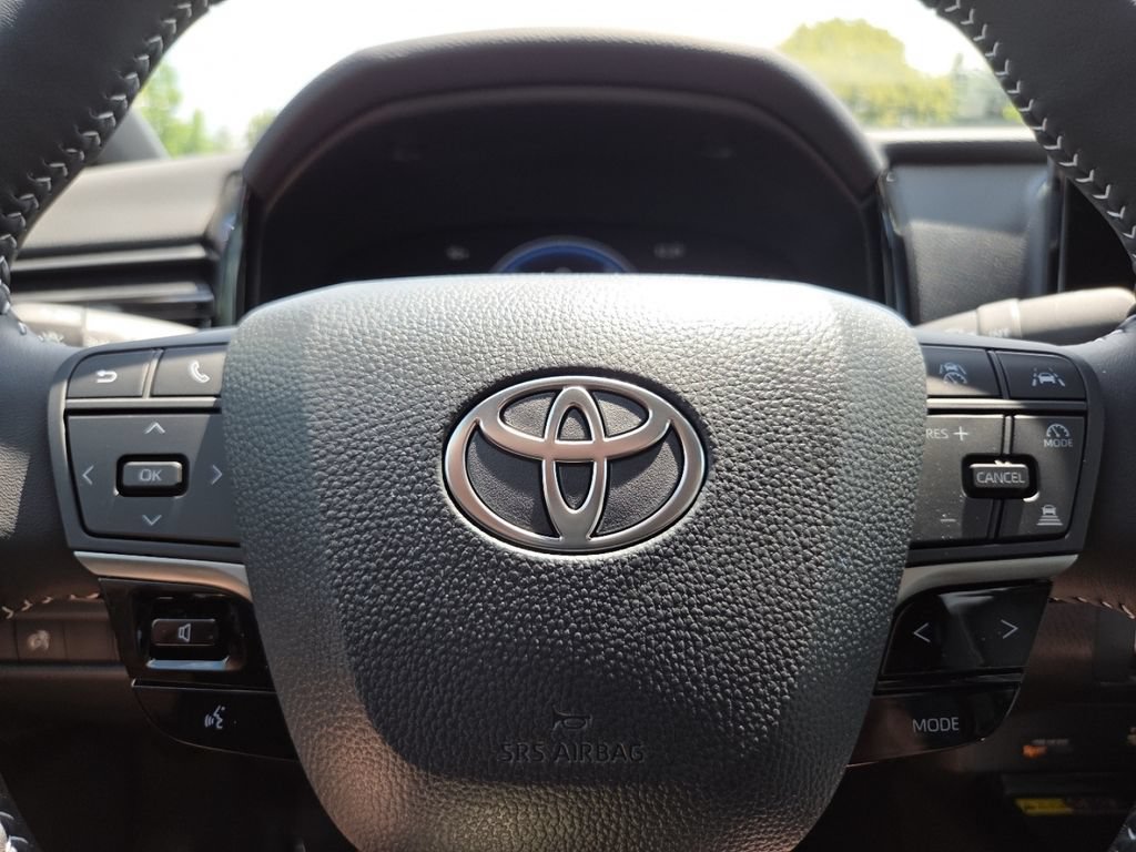Used 2026 Toyota Camry SE w/ Convenience Package FWD image 32
