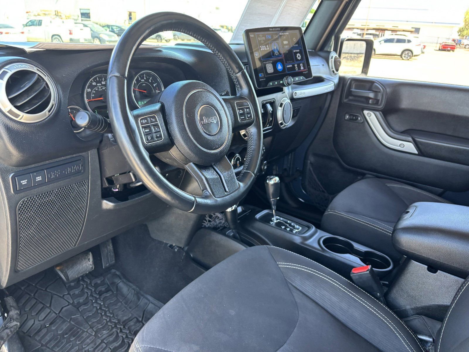 Used 2016 Jeep Wrangler Unlimited Rubicon w/ Connectivity Group AWD/4WD image 19