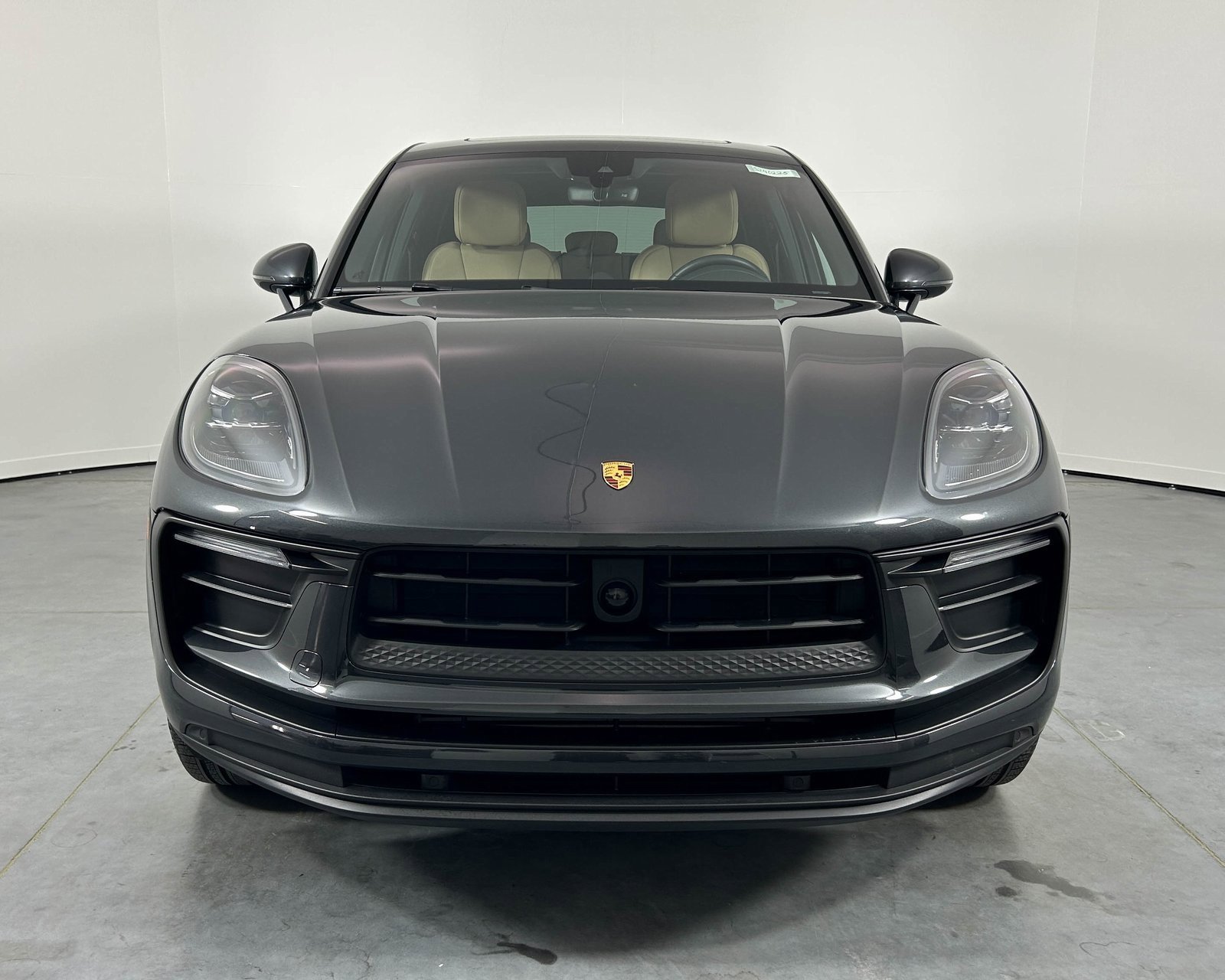 Used 2024 Porsche Macan image 10