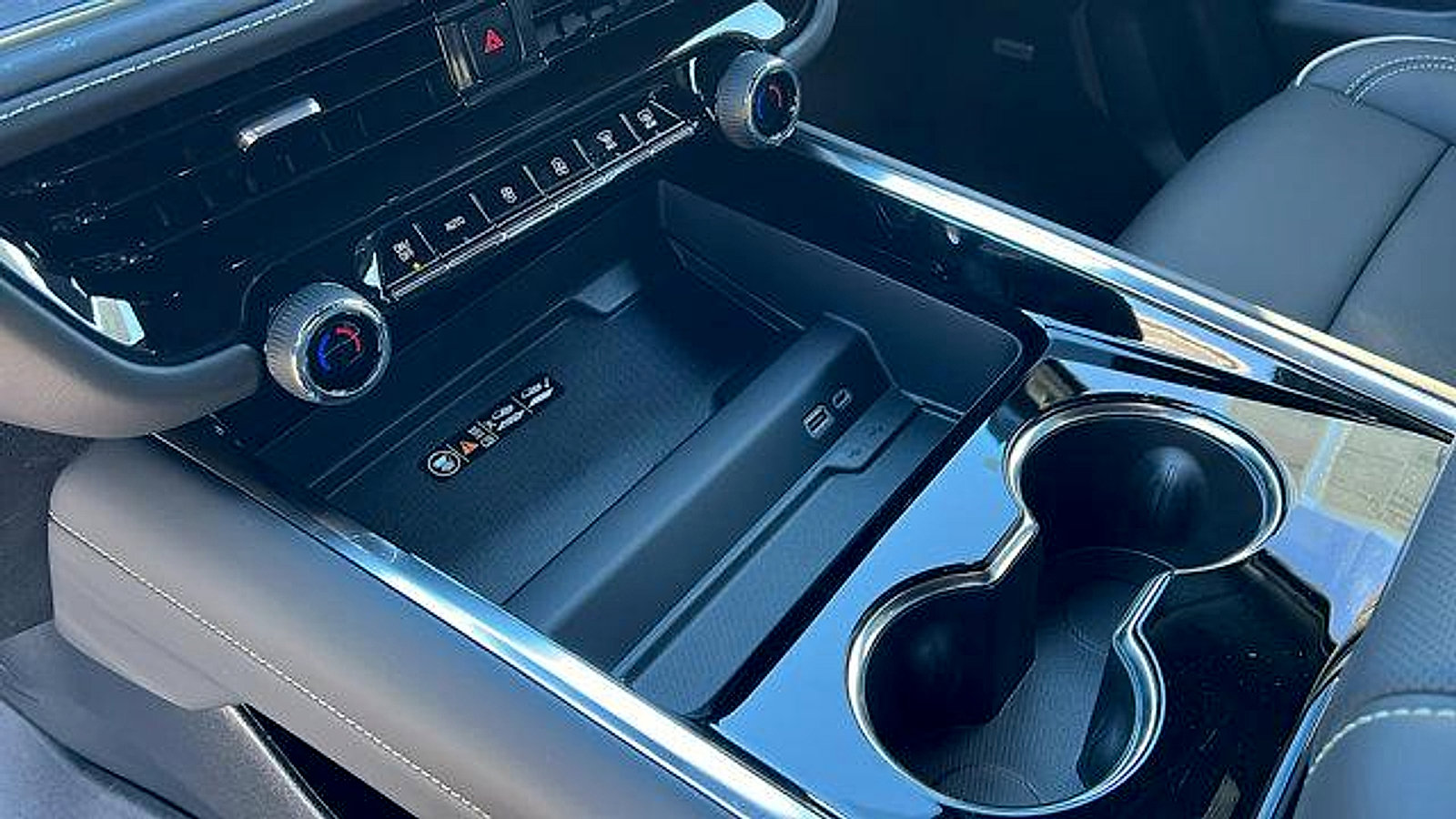 New 2026 Chevrolet Suburban Premier image 24