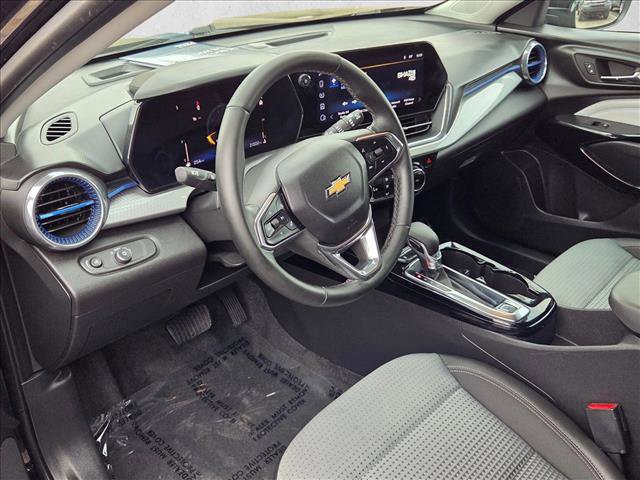 Used 2025 Chevrolet Trax LT w/ LT Convenience Package image 10