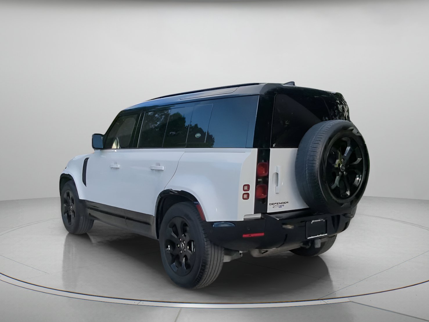Used 2024 Land Rover Defender 110 X-Dynamic SE AWD/4WD image 21
