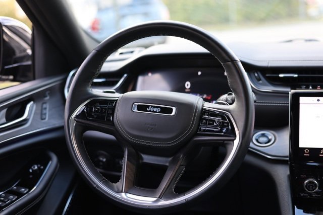 Used 2022 Jeep Grand Cherokee Overland w/ Luxury Tech Group IV image 21