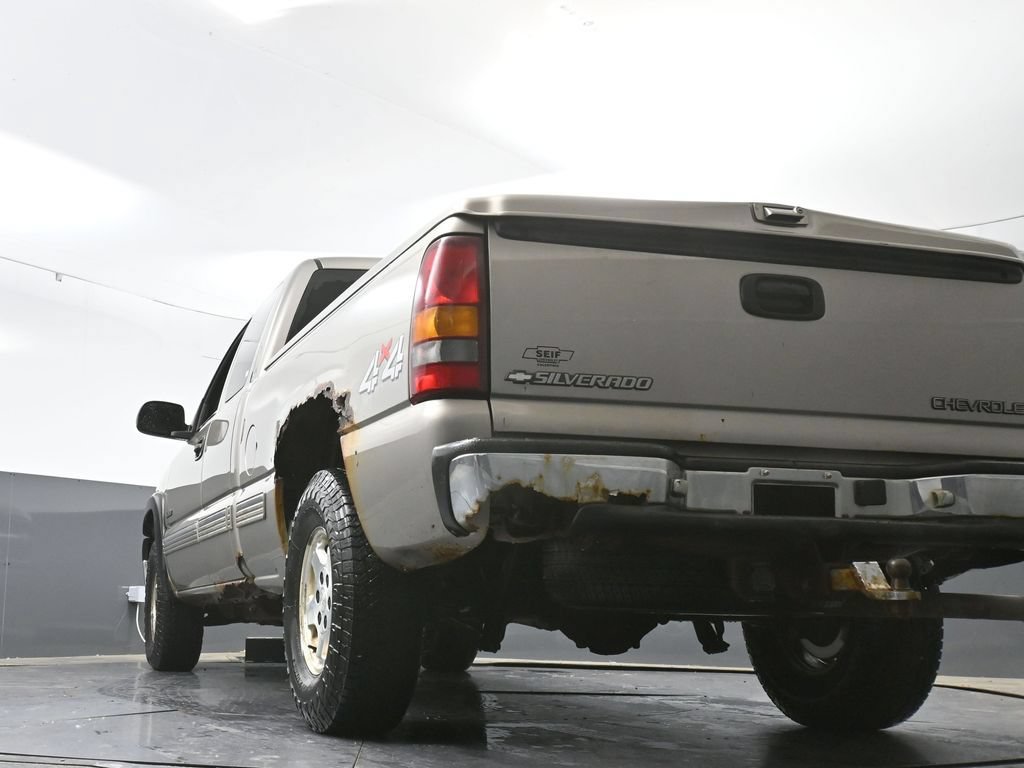 Used 2001 Chevrolet Silverado 1500 LS w/ Firm Ride Suspension Pkg AWD/4WD image 30