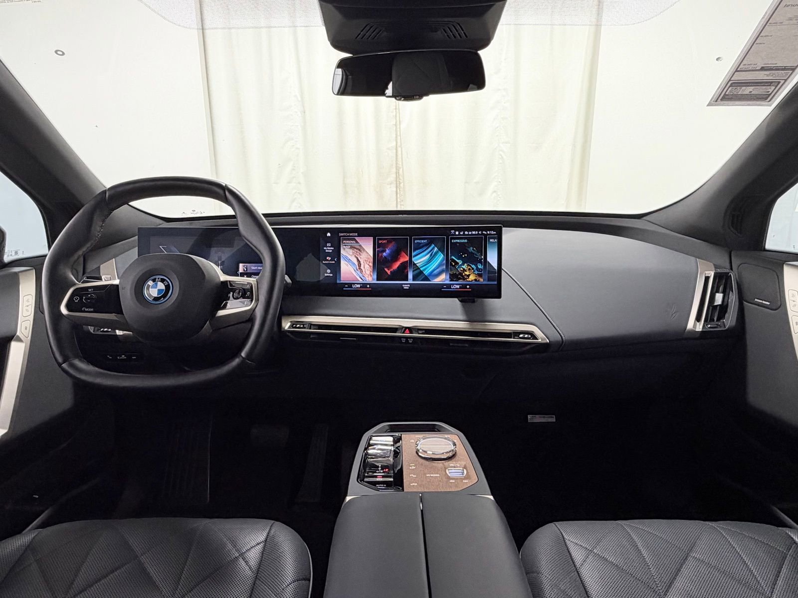 Used 2023 BMW iX xDrive50 w/ Ultimate Package 2 AWD/4WD image 8