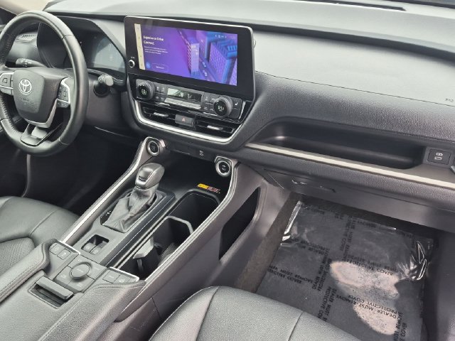 Used 2025 Toyota Grand Highlander AWD image 33