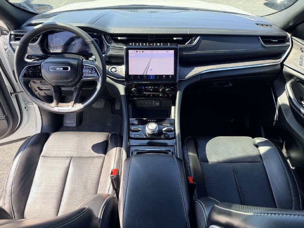 Certified 2023 Jeep Grand Cherokee Overland w/ Luxury Tech Group IV AWD/4WD image 17