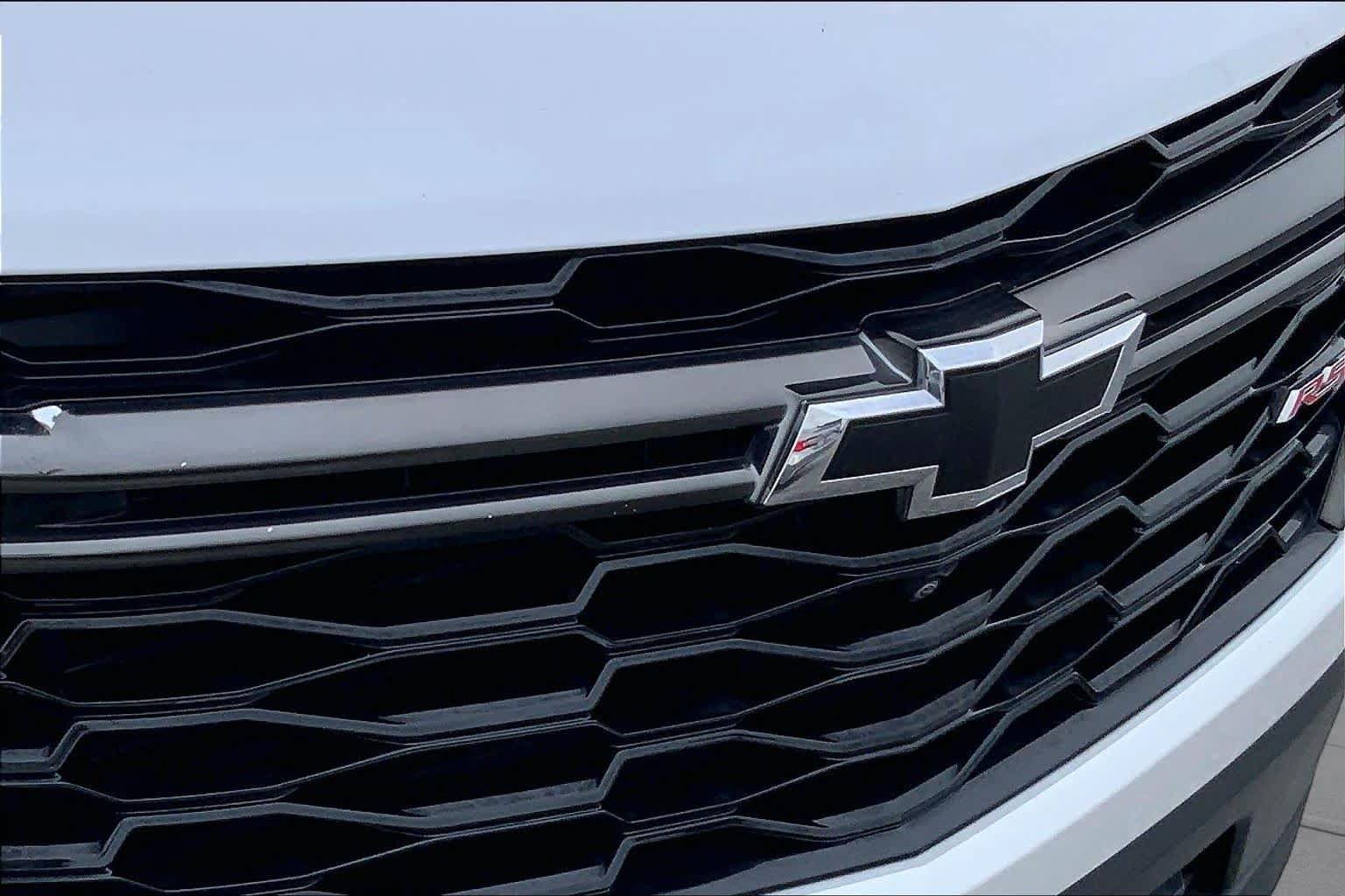 Used 2023 Chevrolet Traverse RS FWD image 29