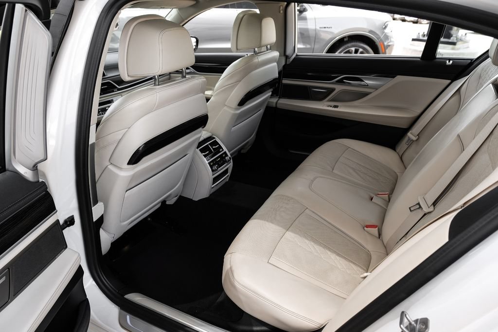 Used 2020 BMW 740i w/ Premium Package RWD image 48