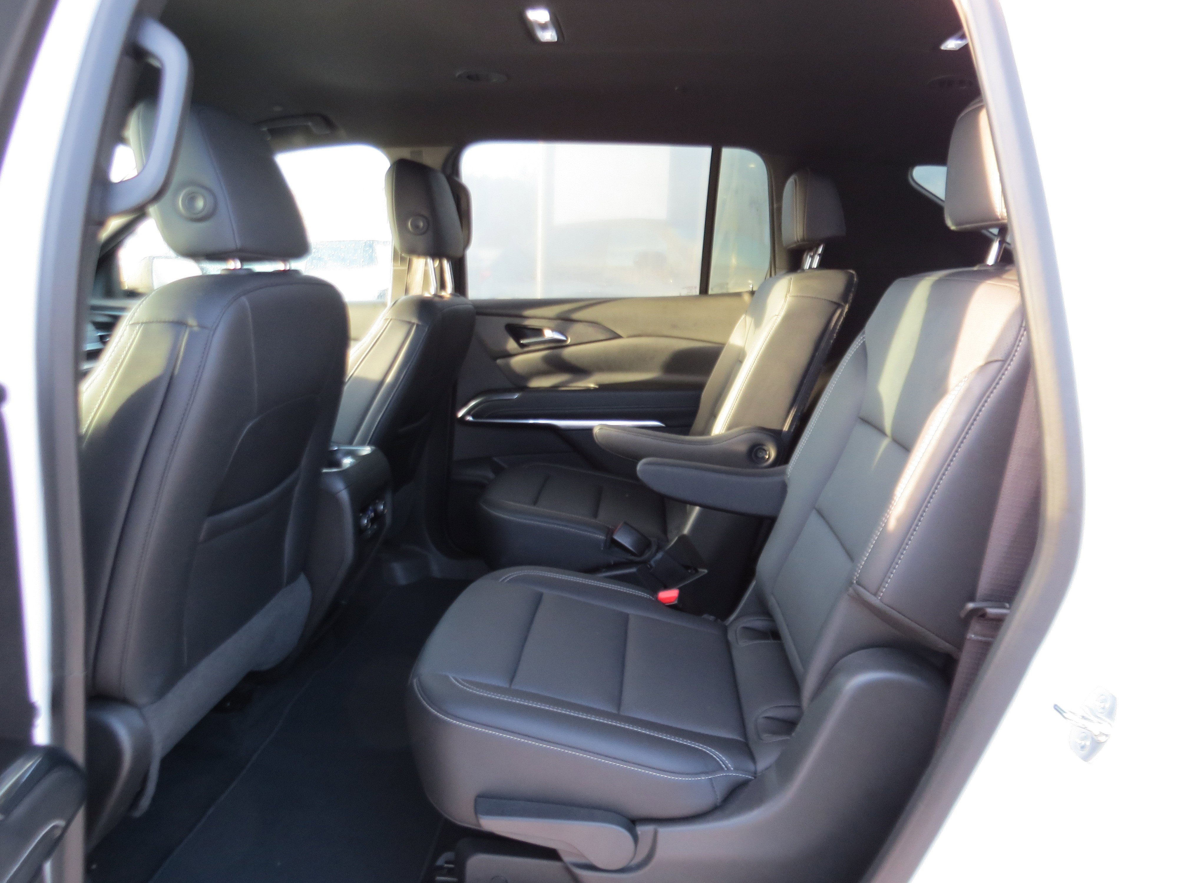 Used 2025 Chevrolet Traverse LT image 13