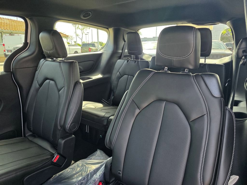 New 2026 Chrysler Voyager LX FWD image 9