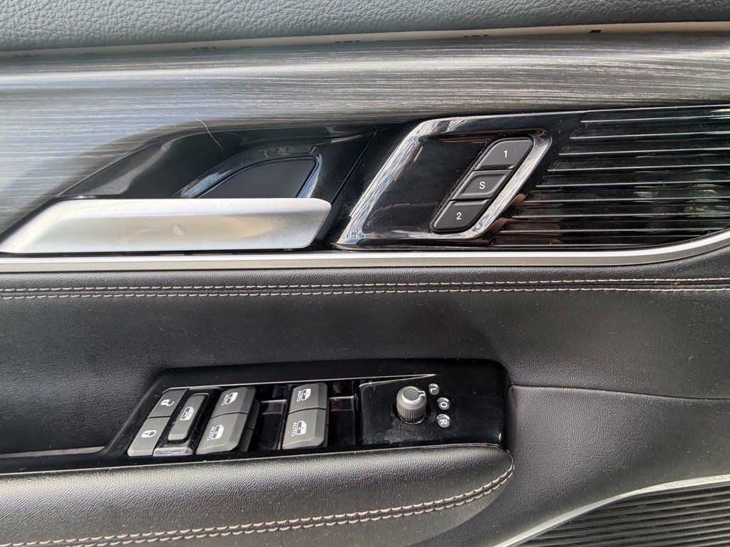 Used 2024 Jeep Wagoneer L Series II AWD/4WD image 16