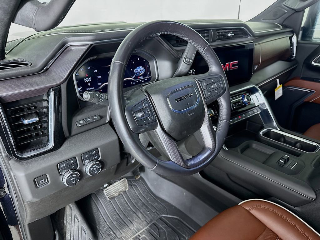 Used 2024 GMC Sierra 2500 Denali Ultimate image 9