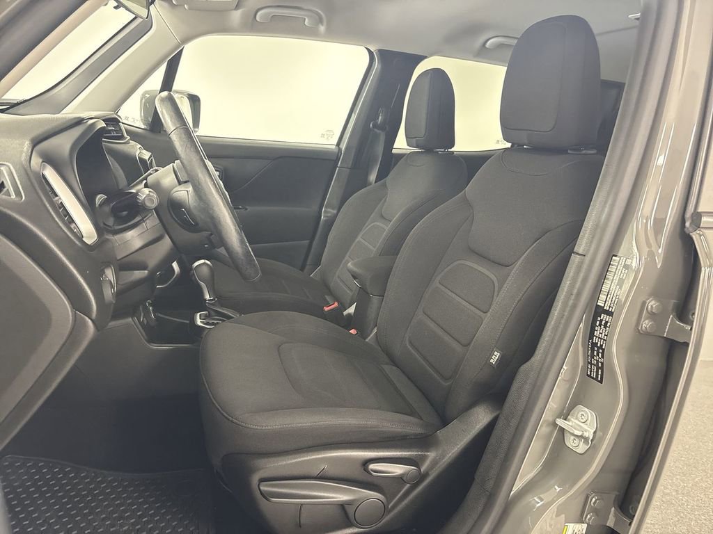 Used 2019 Jeep Renegade Latitude w/ Cold Weather Group image 10