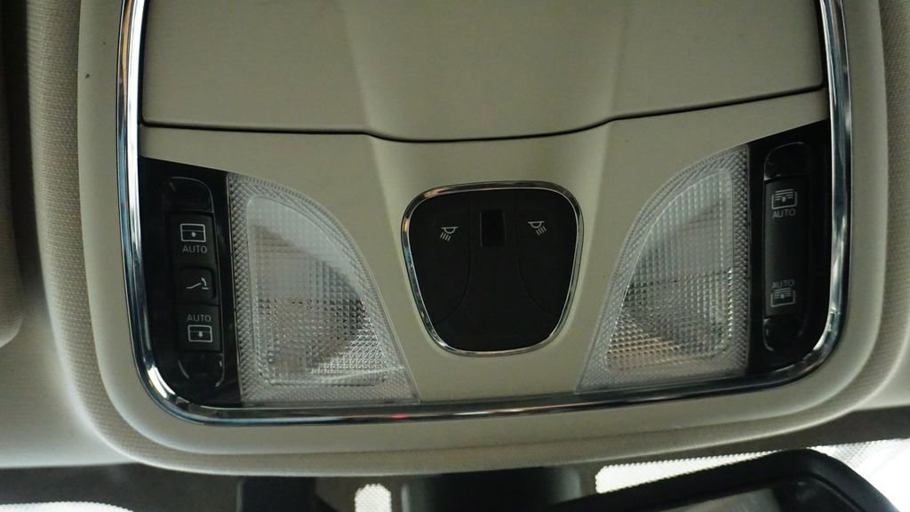 Used 2016 Jeep Cherokee Overland w/ Technology Group image 36