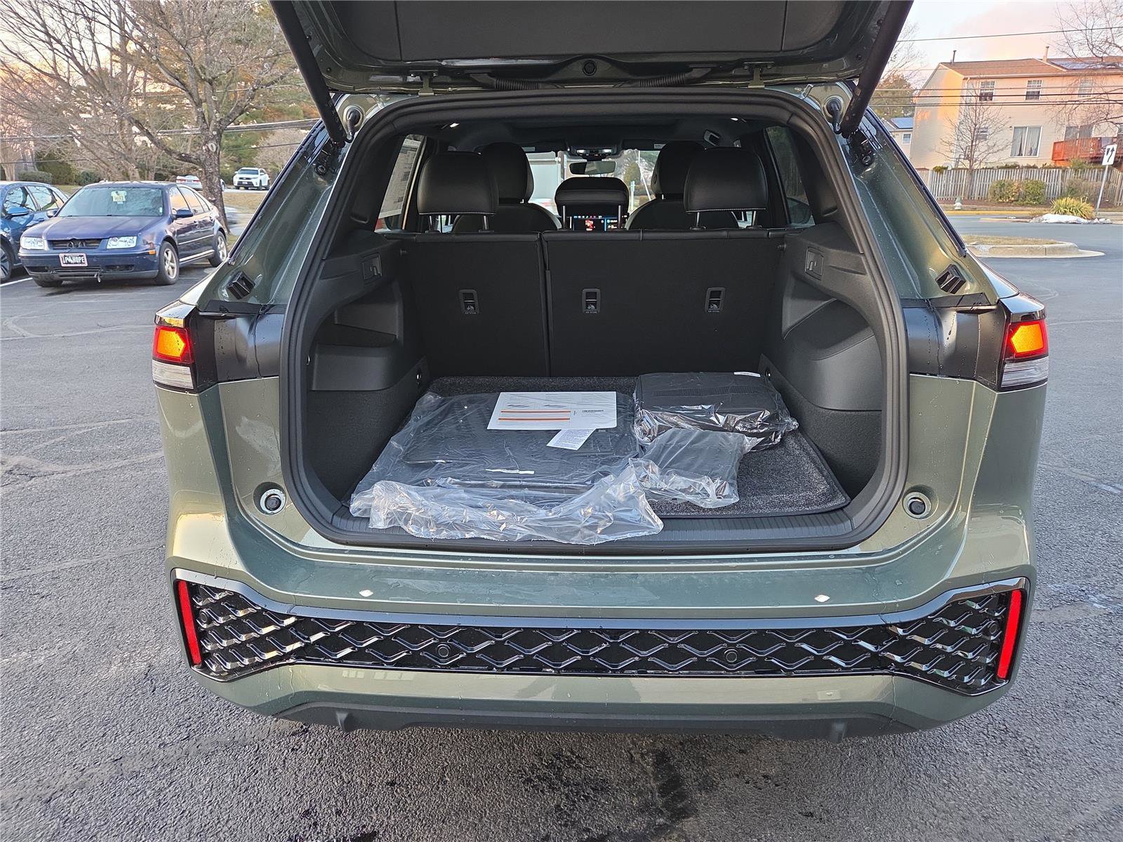 New 2026 Volkswagen Tiguan SE R-Line AWD/4WD image 5