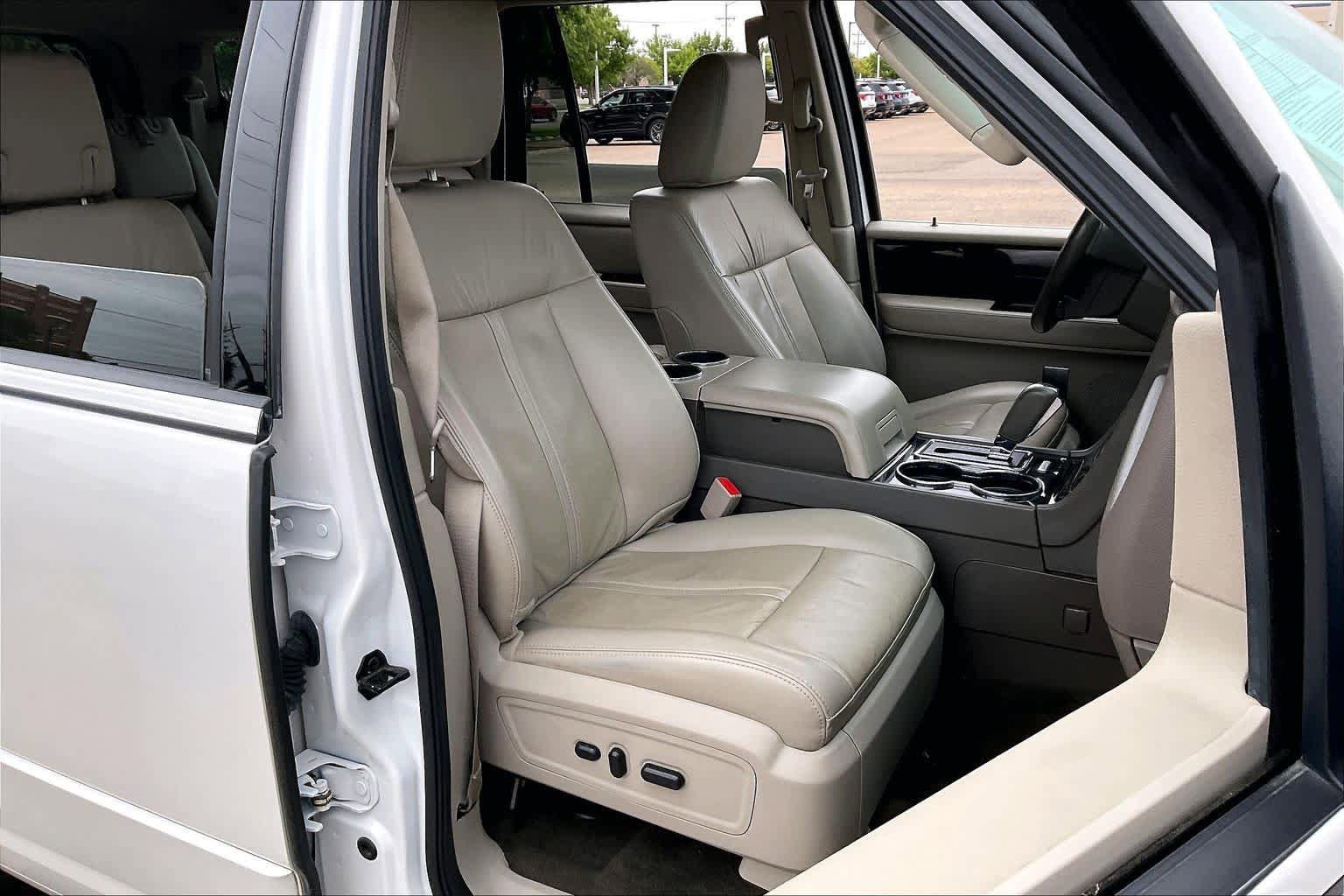 Used 2017 Lincoln Navigator Select AWD/4WD image 9