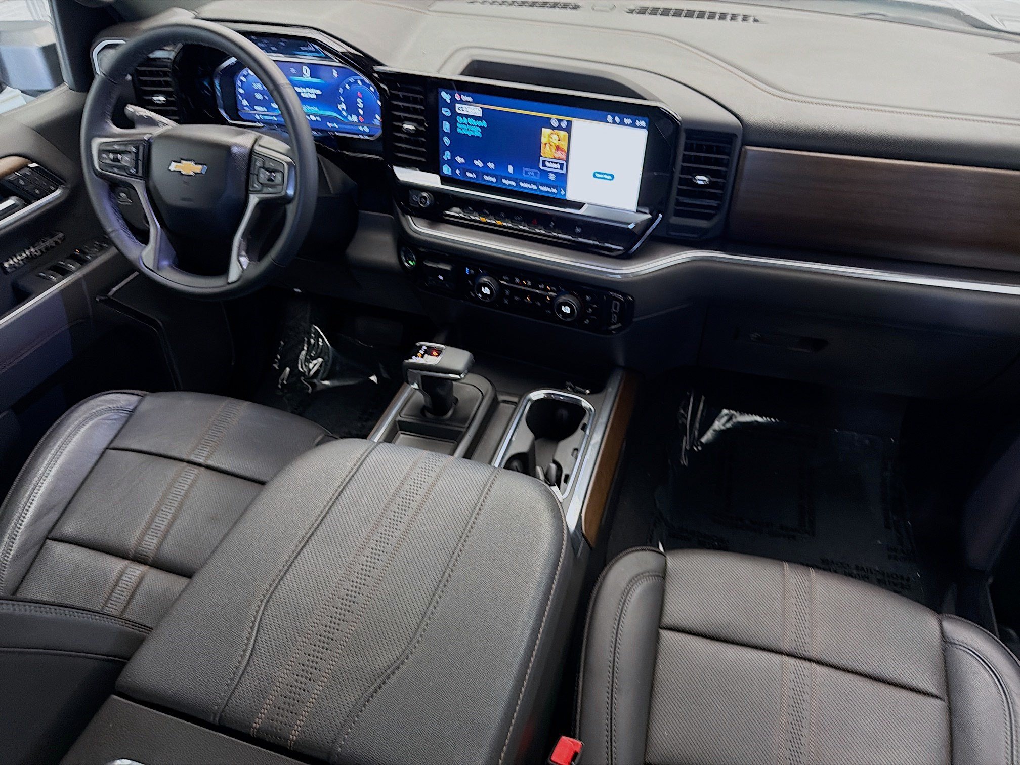 Used 2025 Chevrolet Silverado 1500 High Country w/ High Country Premium Package AWD/4WD image 12