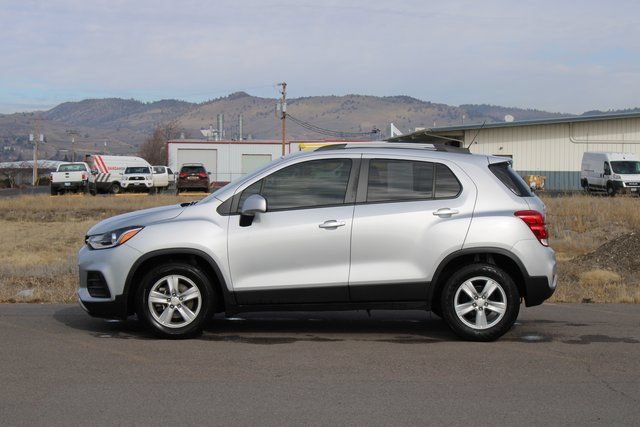 Used 2022 Chevrolet Trax LT w/ LT Convenience Package FWD image 3