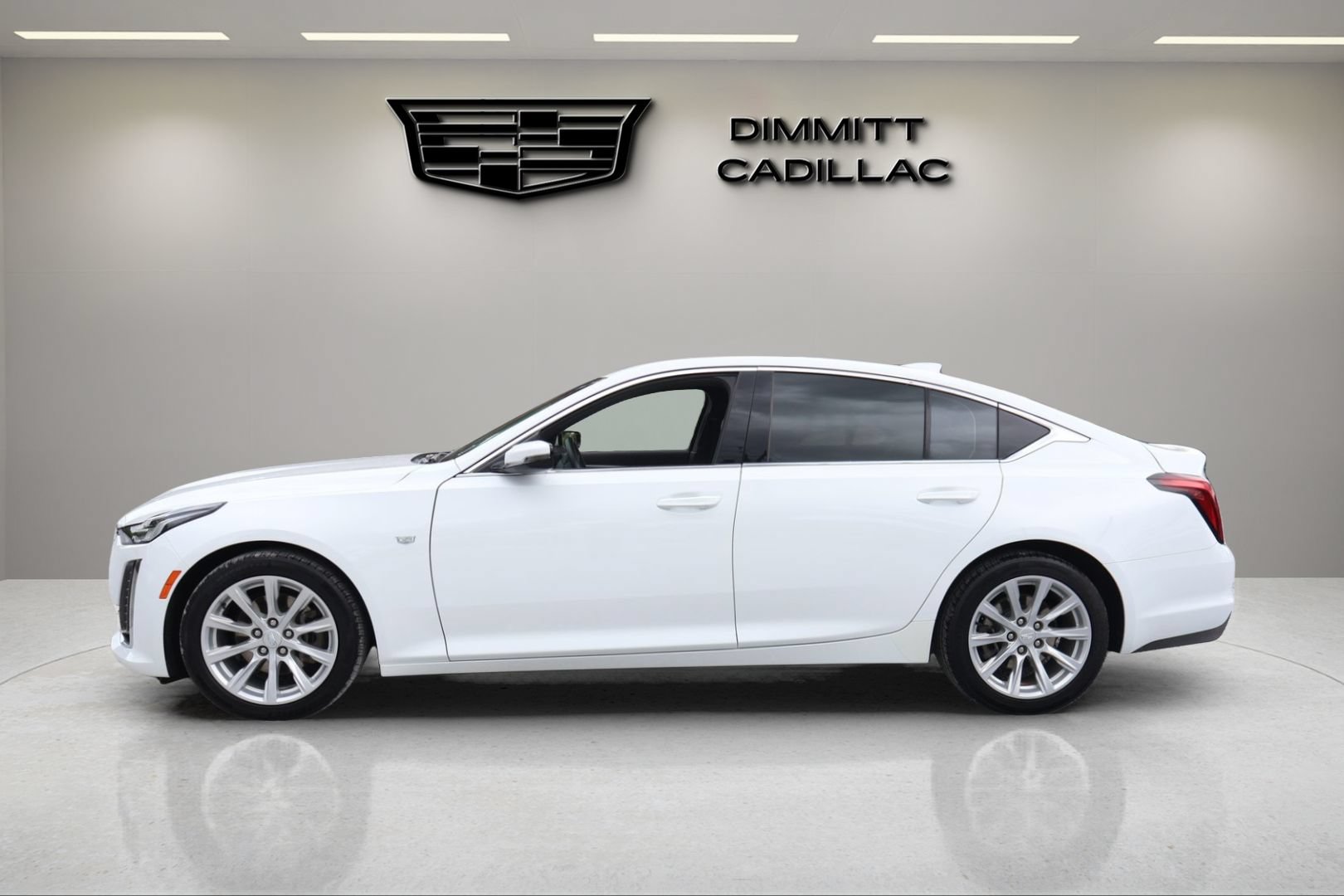 Used 2023 Cadillac CT5 Luxury RWD image 8