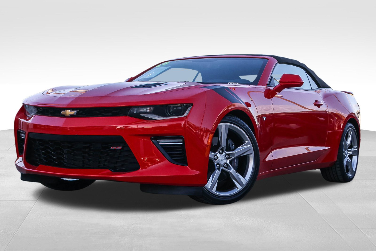 Used 2018 Chevrolet Camaro SS RWD image 1