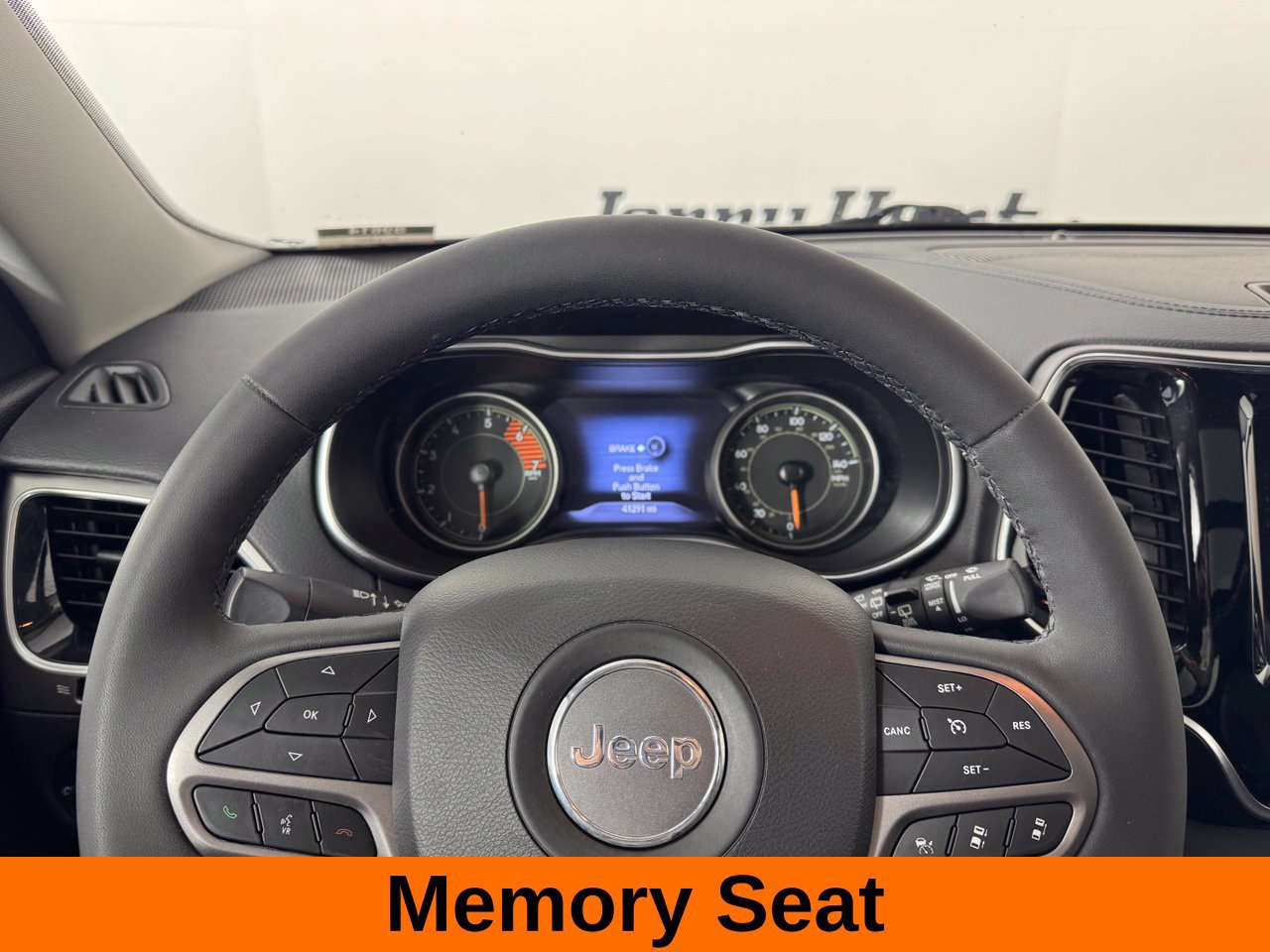 Used 2022 Jeep Cherokee Limited w/ Mopar Interior Package AWD/4WD image 16