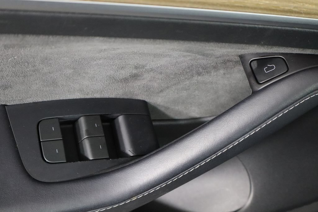 Used 2023 Tesla Model 3 Standard Range RWD image 18