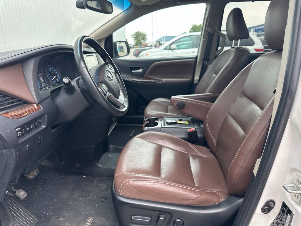 Used 2015 Toyota Sienna Limited Premium AWD/4WD image 14