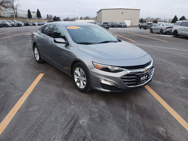 Used 2025 Chevrolet Malibu LT FWD image 1