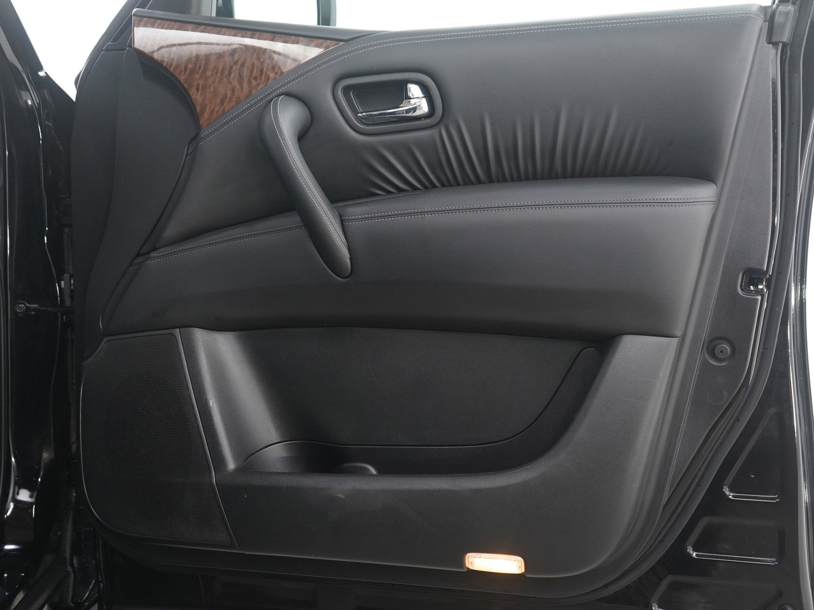 Used 2020 Nissan Armada SL w/ Premium Package image 9