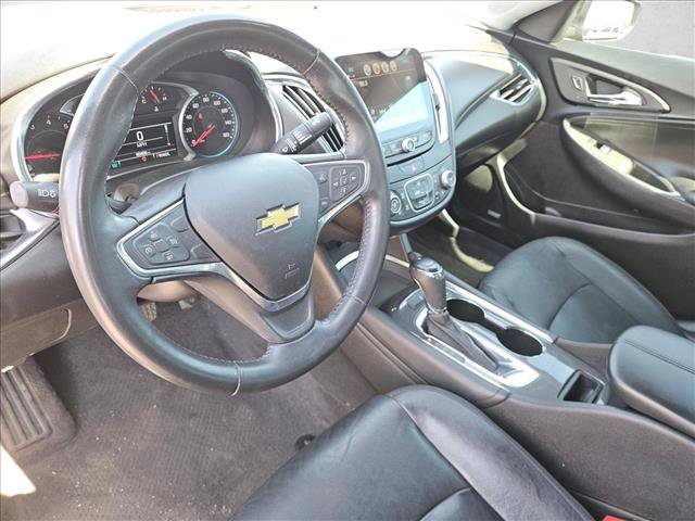 Used 2018 Chevrolet Malibu LT w/ Leather Package FWD image 9