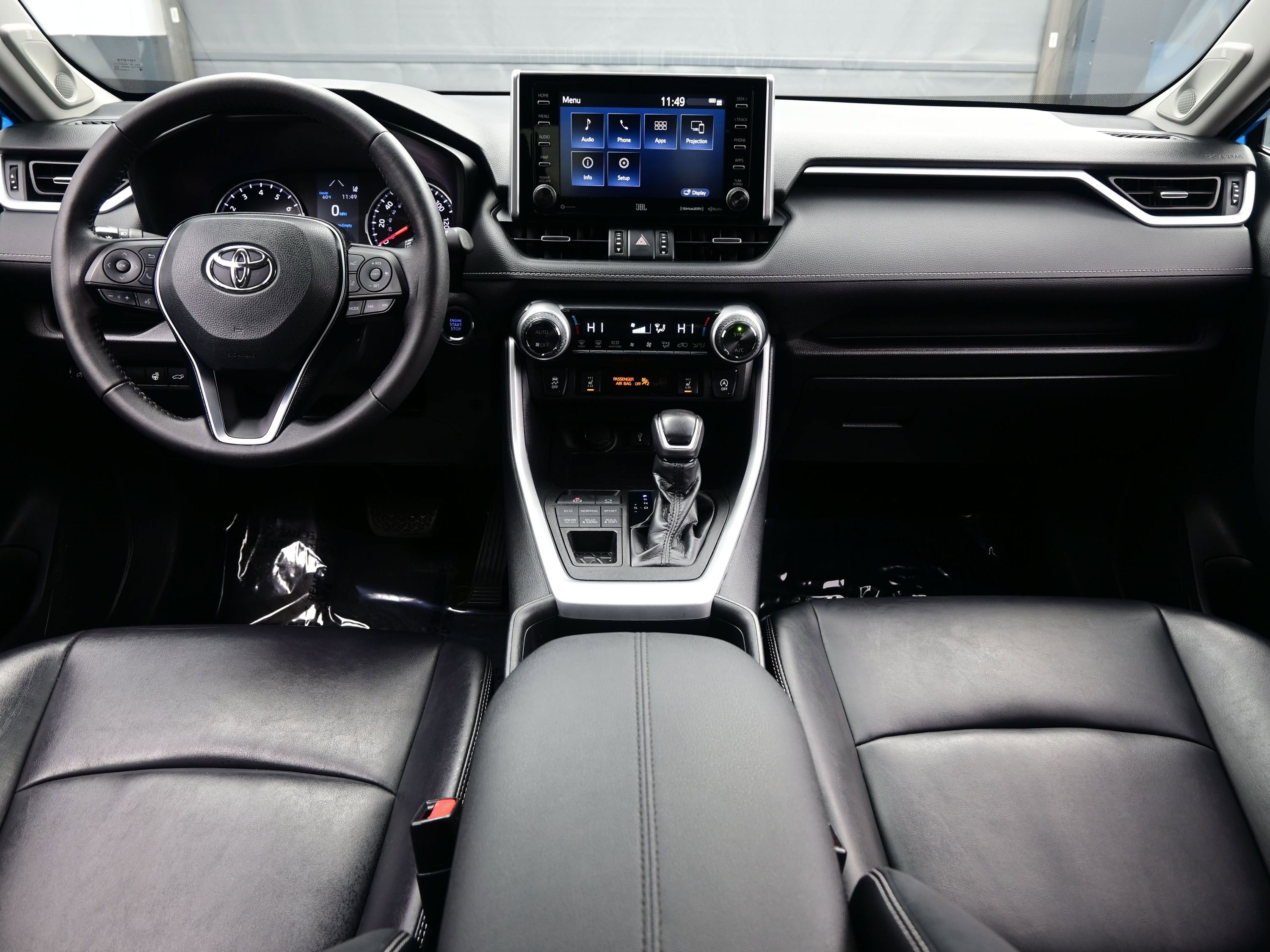 Used 2020 Toyota RAV4 XLE Premium image 17