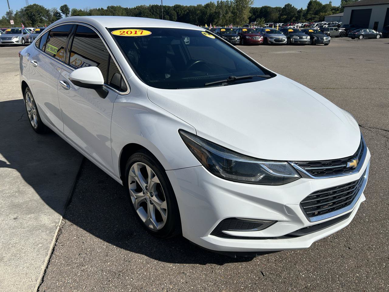 Used 2017 Chevrolet Cruze Premier FWD image 3