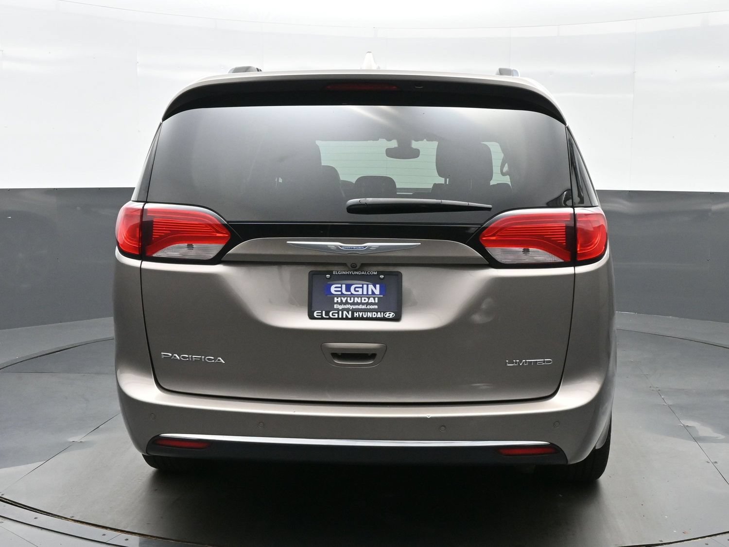 Used 2017 Chrysler Pacifica Limited FWD image 5