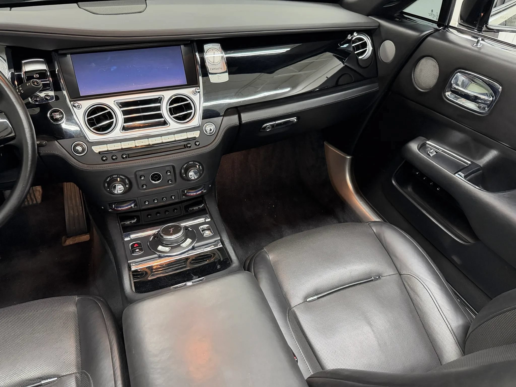 Used 2017 Rolls-Royce Dawn RWD image 75