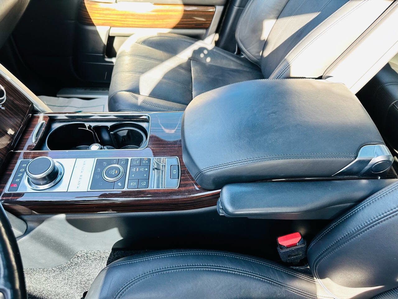 Used 2016 Land Rover Range Rover HSE image 24