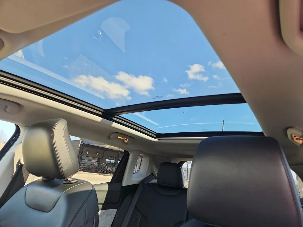 Used 2022 Jeep Compass Latitude w/ Sun and Sound Group image 10