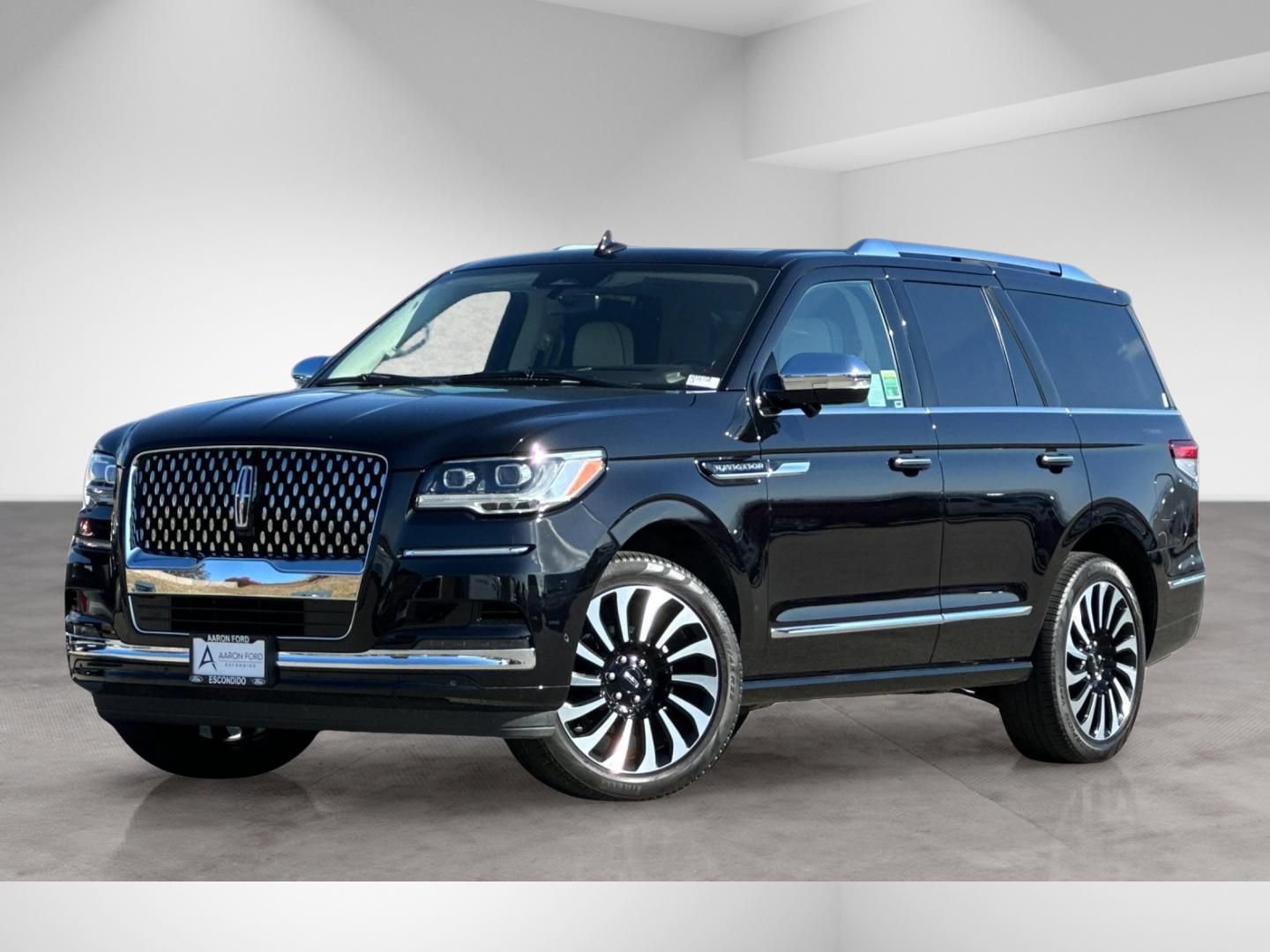 Used 2023 Lincoln Navigator Black Label AWD/4WD image 2