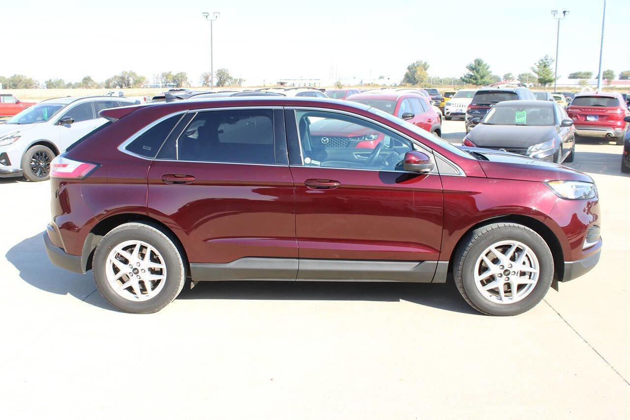 Used 2024 Ford Edge SEL image 4