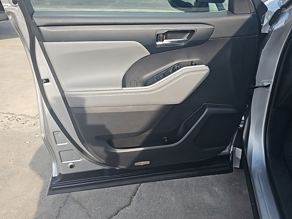 Used 2022 Toyota Highlander XLE image 10