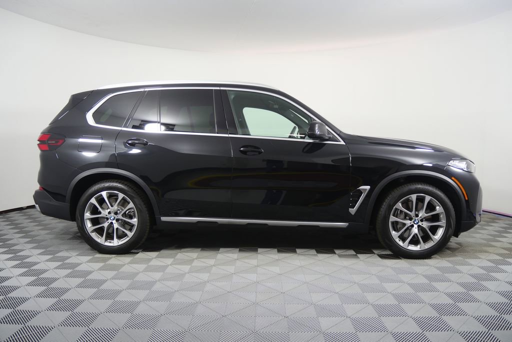 Used 2026 BMW X5 xDrive50e AWD/4WD image 2
