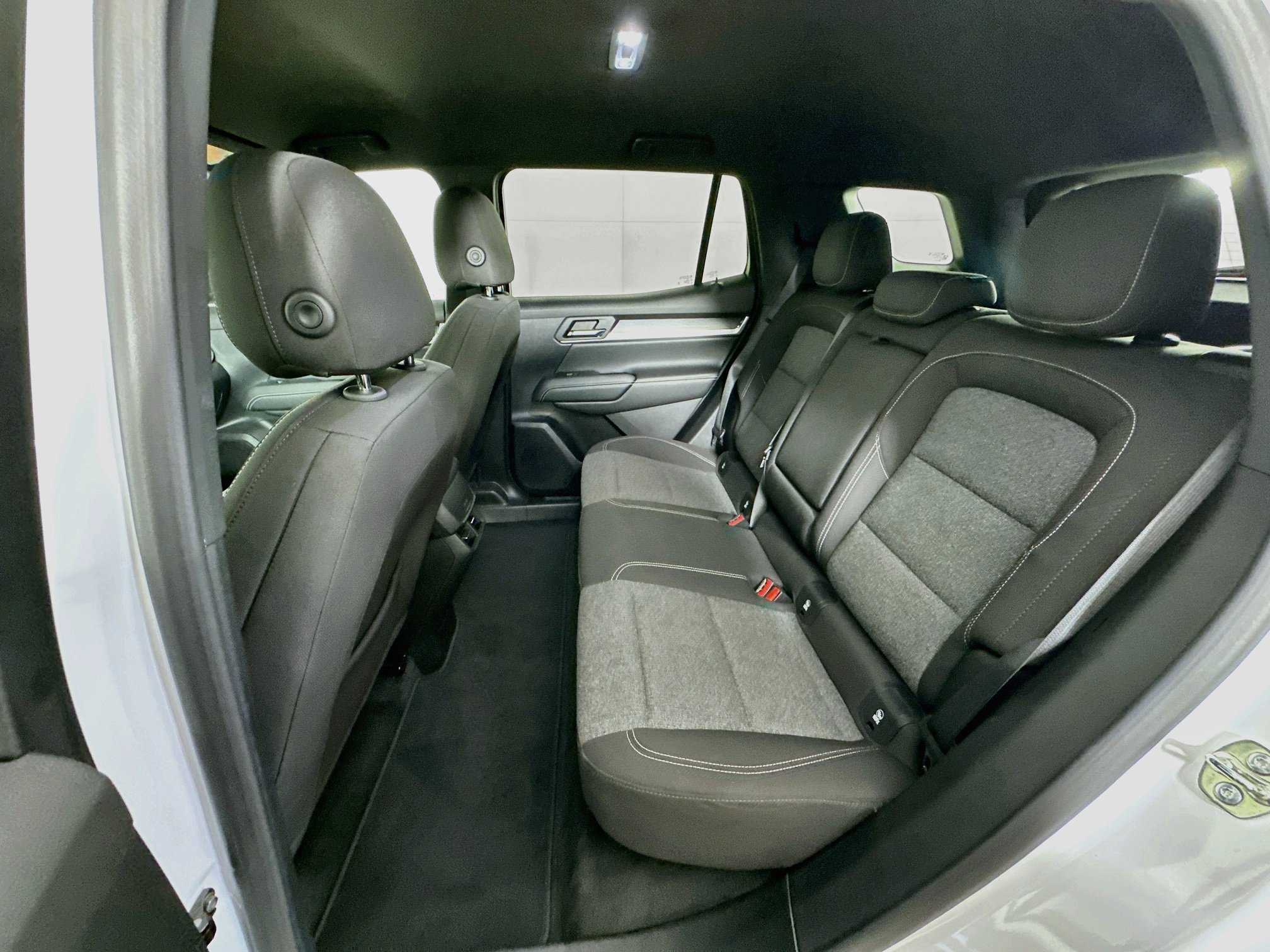 Used 2025 GMC Terrain Elevation AWD/4WD image 28