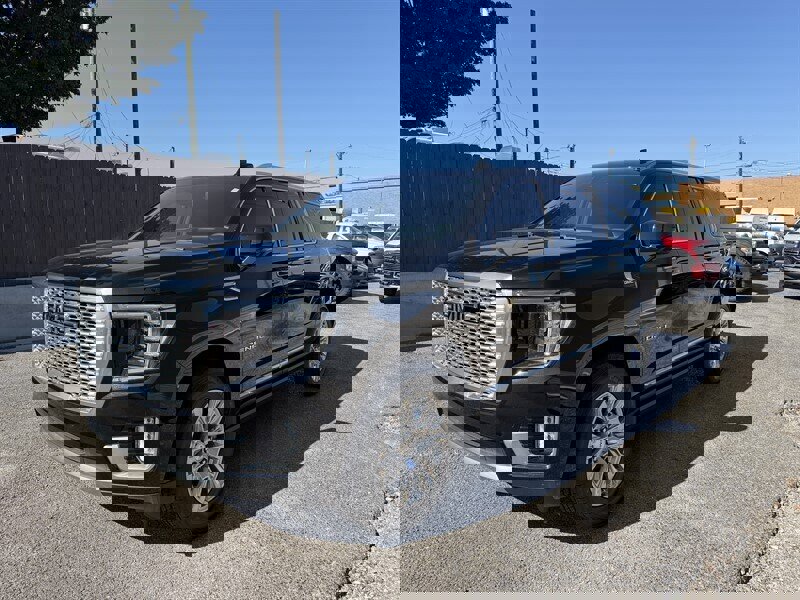 Used 2023 GMC Yukon XL Denali image 5