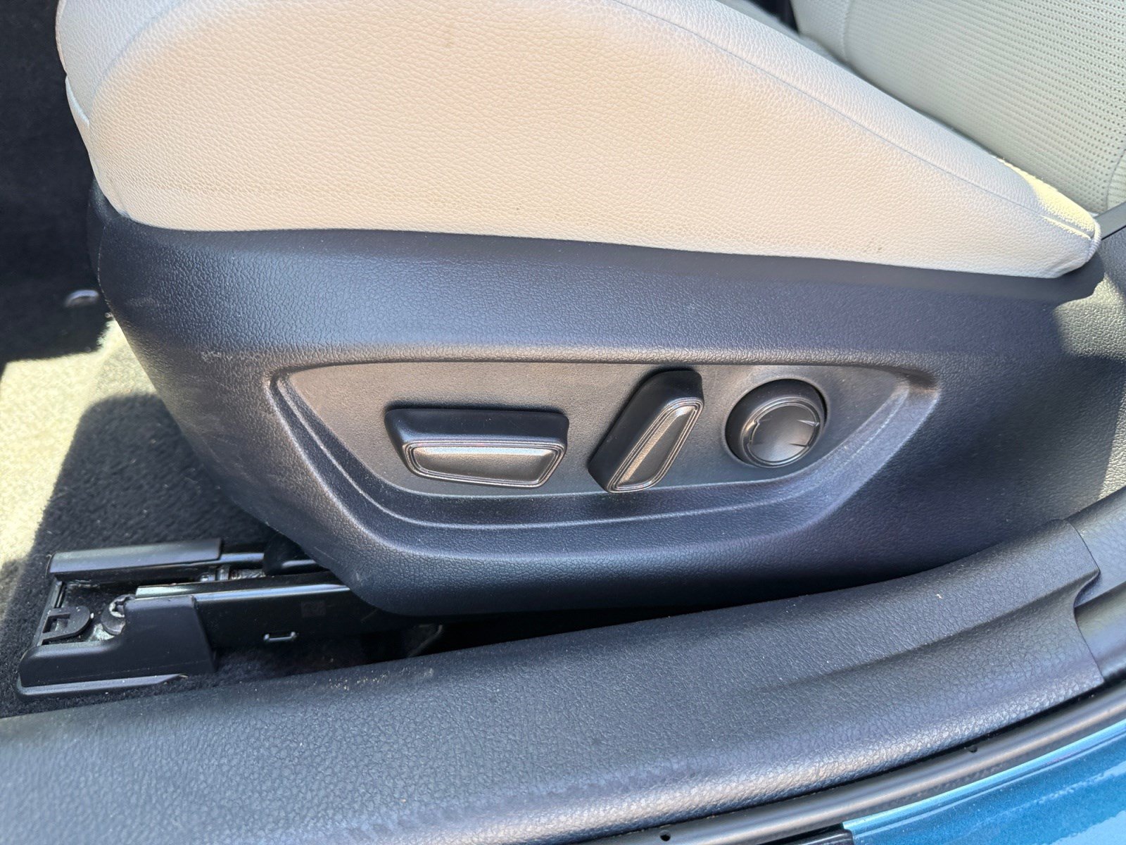 Used 2025 Toyota Camry XLE AWD/4WD image 14
