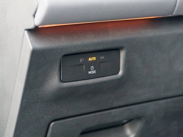 Used 2025 Volkswagen Tiguan SE w/ Panoramic Sunroof Package image 29