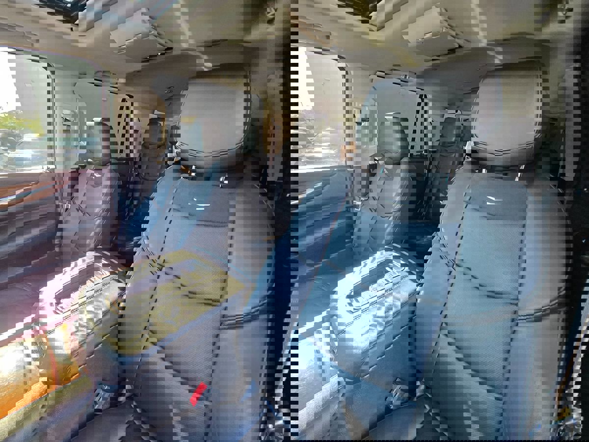 Used 2017 Cadillac Escalade Luxury image 19