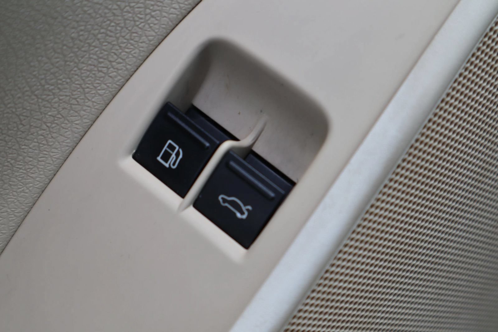 Used 2012 Volkswagen Eos Komfort FWD image 21