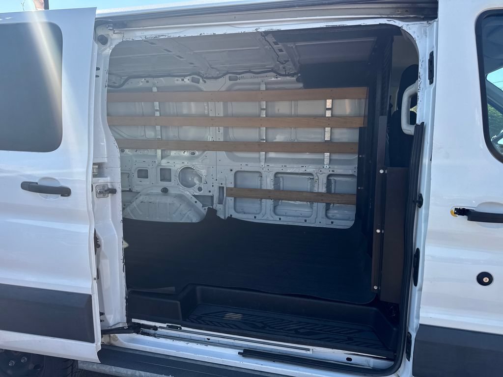 Used 2018 Ford Transit 250 130 Low Roof w/ Exterior Upgrade Package RWD image 11